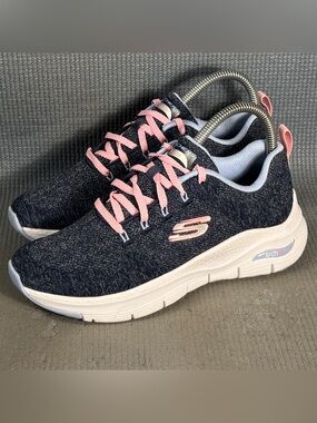 Skechers Women's Arch Fit Comfy Wave Arch Support Shoes Size 6‎